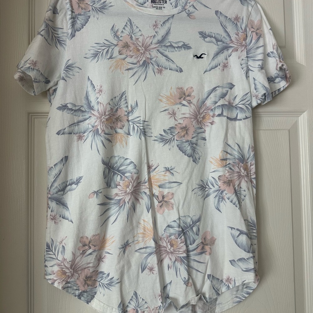 Hollister Men's Floral Hawaiian Tropical Floral Tee-Curved Hem-Size Med